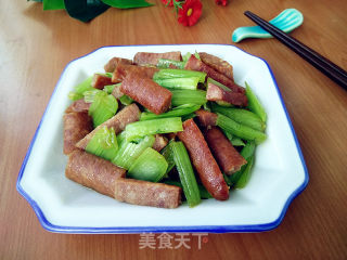 小白菜茎炒牛肉肠的做法步骤：8