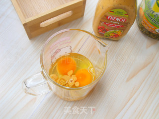 酸黄瓜厚蛋卷的做法步骤：2