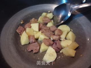 酸甜五花烧土豆的做法步骤：5