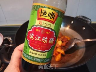 酸甜五花烧土豆的做法步骤：7