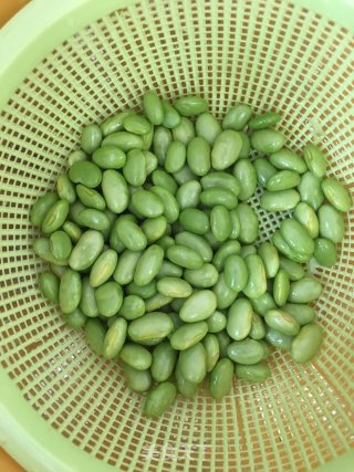 鸡翅烧毛豆的做法步骤：2