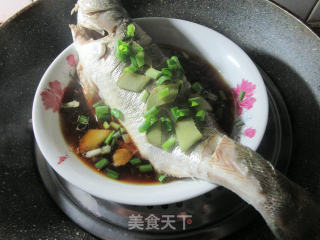 清蒸海鲈鱼的做法步骤：8