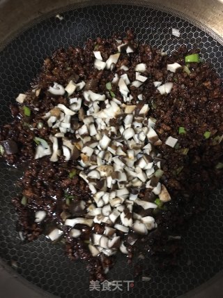 香菇酱肉包的做法步骤：12