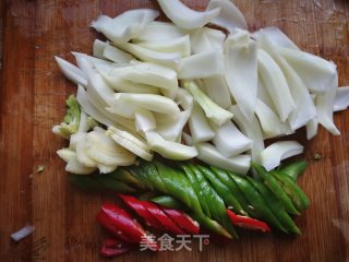 茴香球炒火腿肠的做法步骤：2
