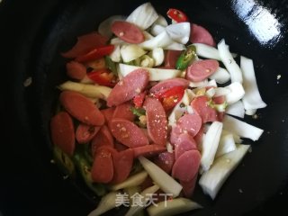 茴香球炒火腿肠的做法步骤：7