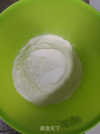 自制炸油条的做法步骤：1