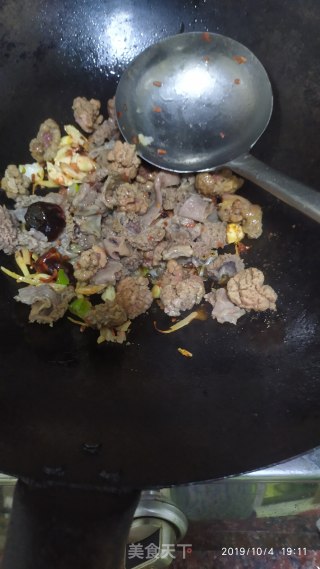 炒牛包衣花头的做法步骤：4