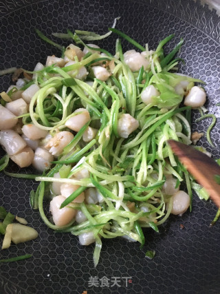 青萝卜炒鲜贝的做法步骤：12