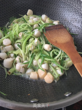 青萝卜炒鲜贝的做法步骤：13