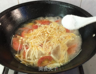 西红柿金针菇汤的做法步骤：7