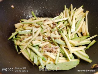 西葫芦炒肉末的做法步骤：5