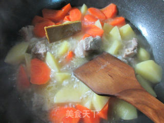 咖喱排骨胡萝卜土豆的做法步骤：8