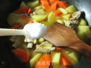 咖喱排骨胡萝卜土豆的做法步骤：10
