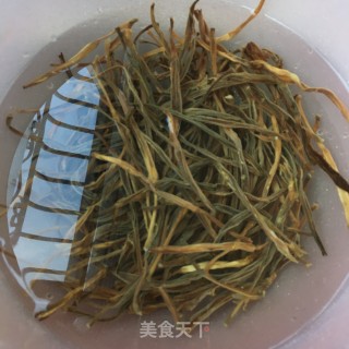炒黄花菜的做法步骤：2