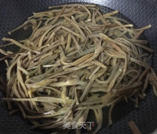 炒黄花菜的做法步骤：4