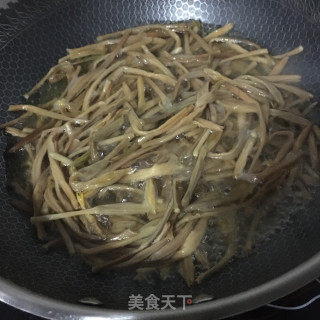 炒黄花菜的做法步骤：5