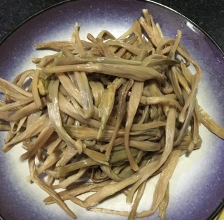 炒黄花菜的做法步骤：7
