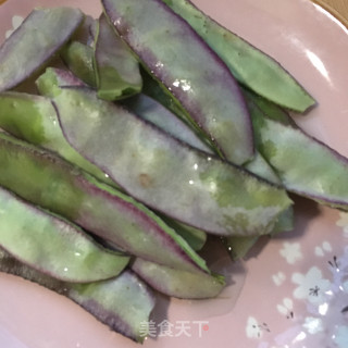 扁豆炒虾酱的做法步骤：1