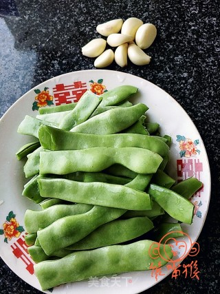 蒜烧扁豆的做法步骤：1