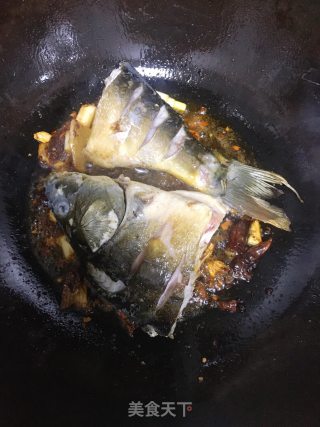 家常炖鲤鱼的做法步骤：5