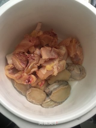 鸡肉鲍鱼炖西洋参的做法步骤：3