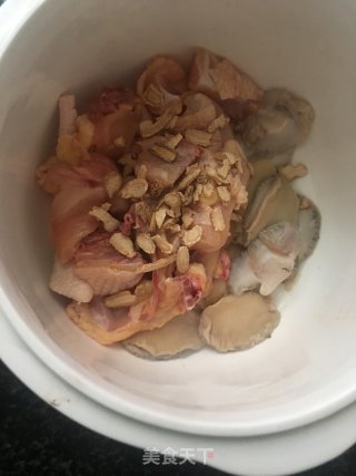 鸡肉鲍鱼炖西洋参的做法步骤：4