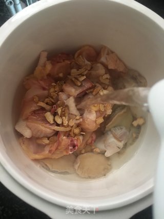 鸡肉鲍鱼炖西洋参的做法步骤：5