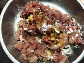 这道菜太下饭啦，辣爽可口，一口气能吃两碗饭！的做法步骤：2