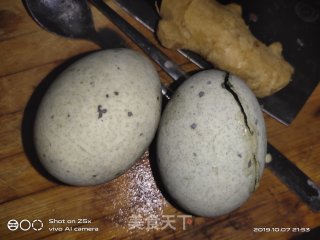 姜汁松花蛋的做法步骤：1