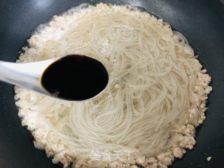 超好吃的韭菜炒粉条，巨下饭，连吃三天都不腻的做法步骤：6