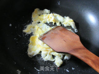 牛肝菌鸭蛋炒年糕的做法步骤：5
