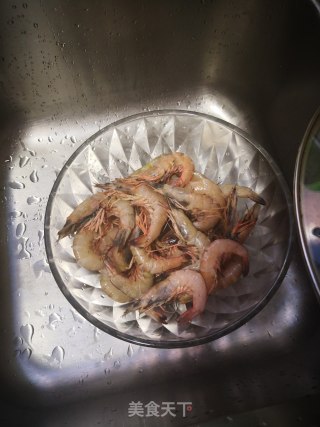 油爆虾的做法步骤：1