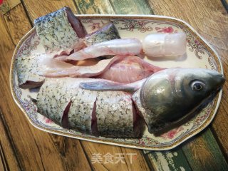 粉条豆腐炖鱼的做法步骤：2
