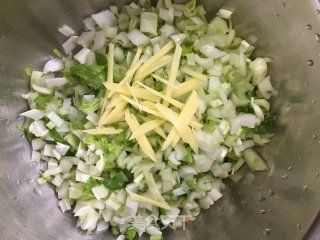 腌菜花炒毛豆的做法步骤：1