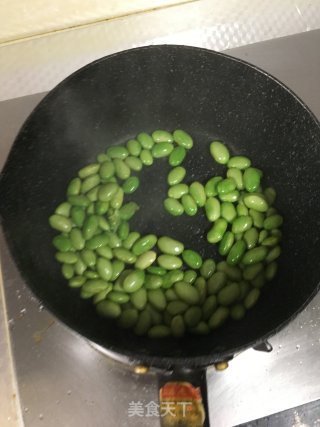 腌菜花炒毛豆的做法步骤：5