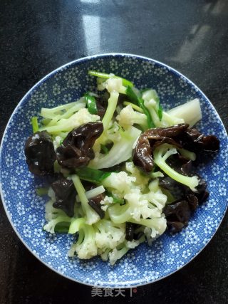 花菜炒黑木耳的做法步骤：7
