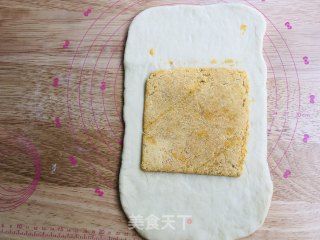 咸蛋黄肉松吐司的做法步骤：4