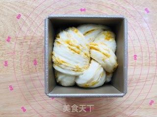 咸蛋黄肉松吐司的做法步骤：17
