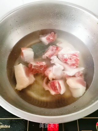 鸭腿红枣梨汤的做法步骤：3