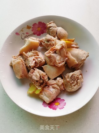 鸭腿红枣梨汤的做法步骤：5