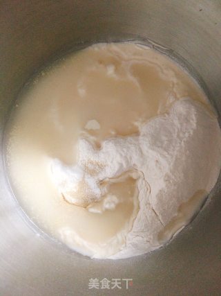 葱香肉松吐司的做法步骤：1