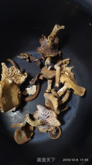 杂菇汤的做法步骤：1
