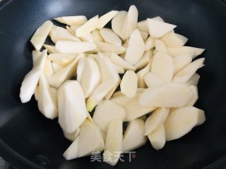 比肉还好吃的家常菜，油焖茭白的做法步骤：3