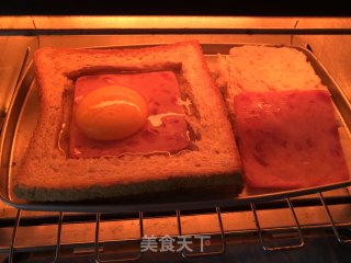 煎烤鸡蛋火腿吐司的做法步骤：2
