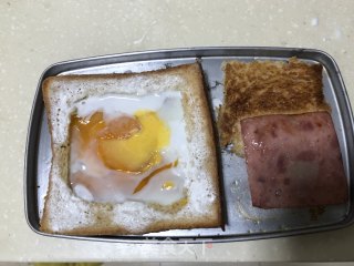 煎烤鸡蛋火腿吐司的做法步骤：3