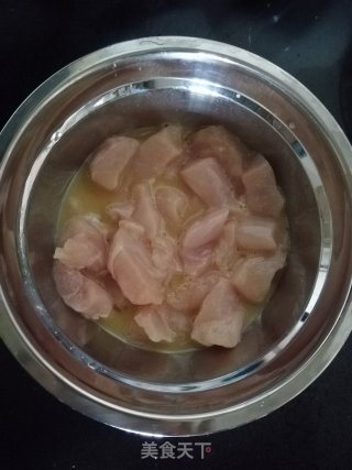 健康美味的无油烤箱鸡米花的做法步骤：1