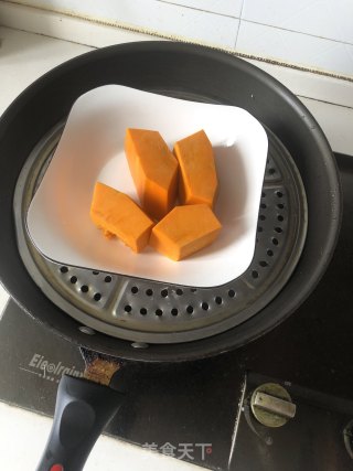 新手也可以做的 ????南瓜馒头的做法步骤：1