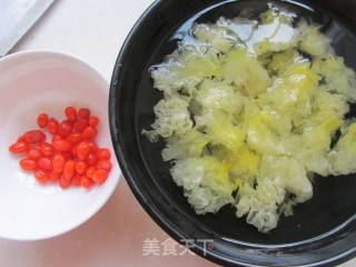 银耳梨汤的做法步骤：1