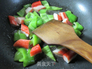 蟹肉棒炒青椒的做法步骤：8