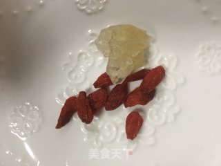 枸杞雪梨汤的做法步骤：3